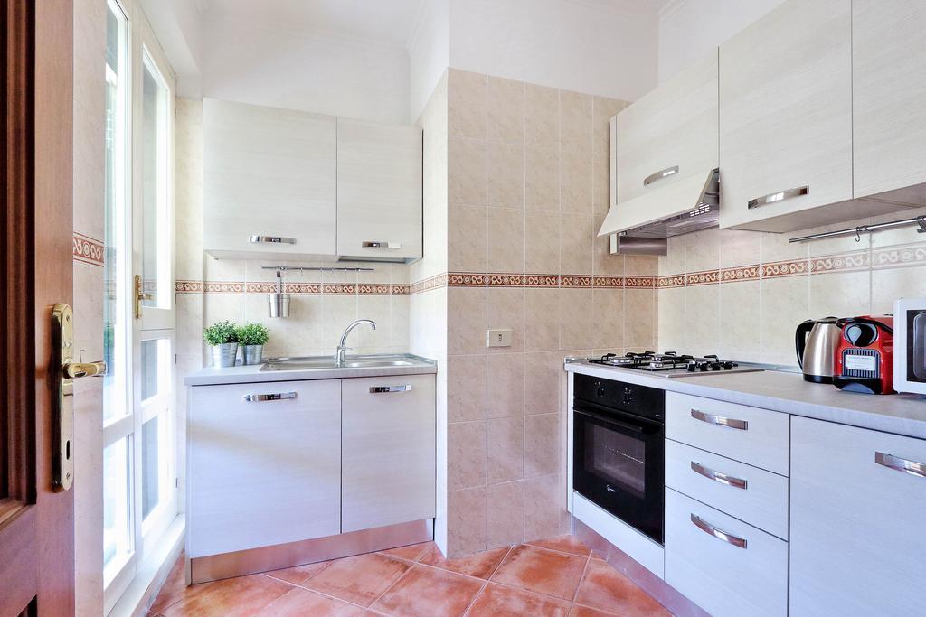 Mecenate Charme Apartment Rome Bagian luar foto